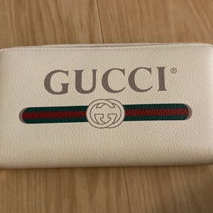 Gucci zip around wallet .. Tan